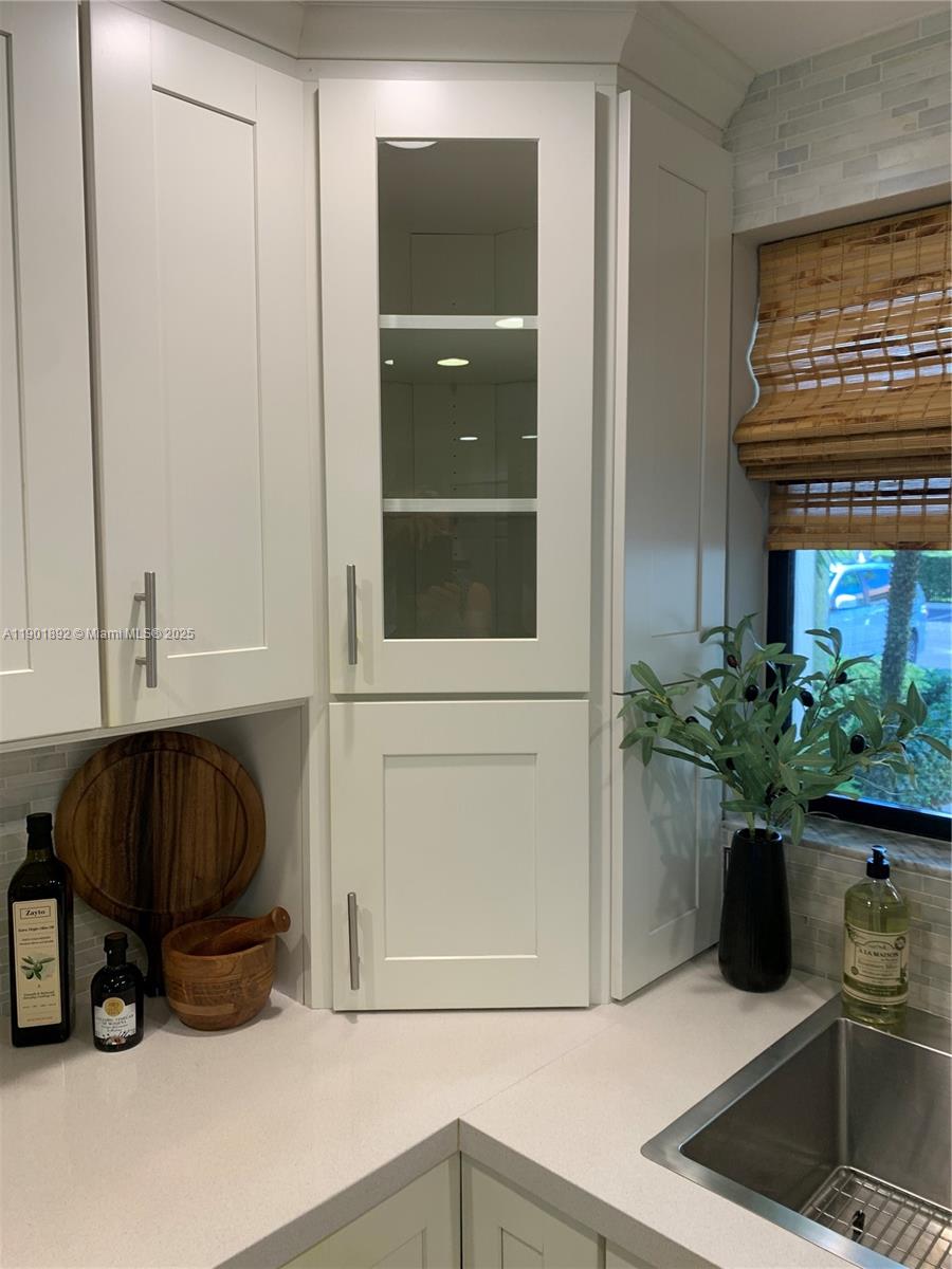 6102 Southeast Landing Way, Unit 2 Stuart, FL 34997 - Photo 8 of 51 a room with a potted plant and kitchen view