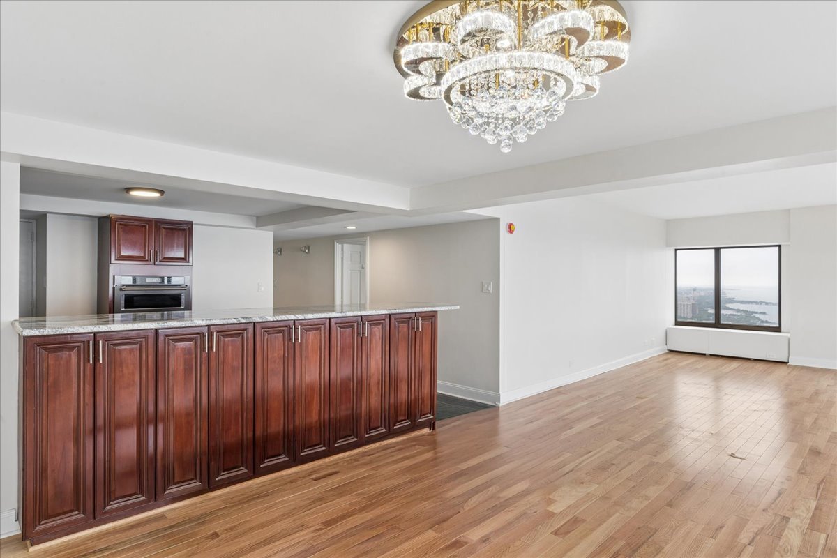 175 East Delaware Place, Unit 8304 Chicago, IL 60611 - Photo 5 of 26
