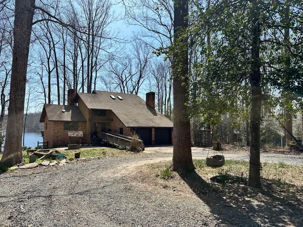 $799,900 | 678 Lake Caroline Drive, Ruther Glen, VA 22546