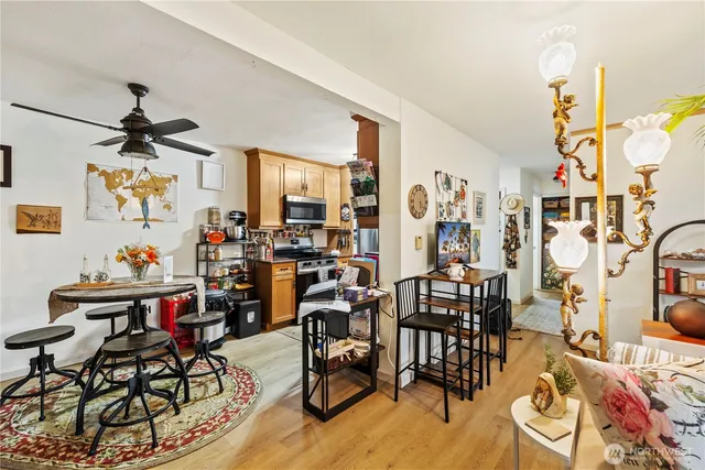 a view of a livingroom and dining room