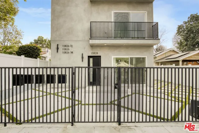 $2,997 | 10826 1/4 Hesby Street, North Hollywood, CA 91601