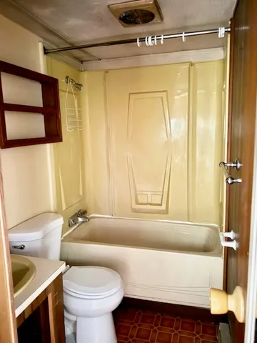 $40,000 | 836 Forest Park, Middletown, RI 02842