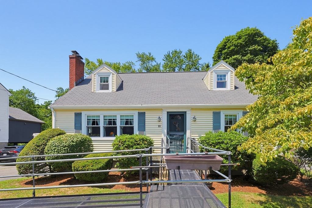 11 Bright Street Waltham, MA 02453 - Photo 2 of 34