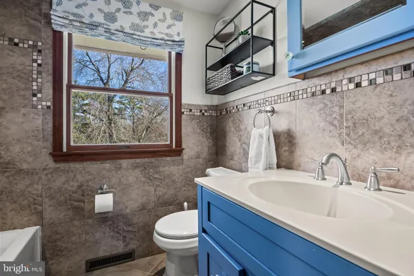 $1,200,000 | 169 Algonquin Trail, Medford Lakes, NJ 08055