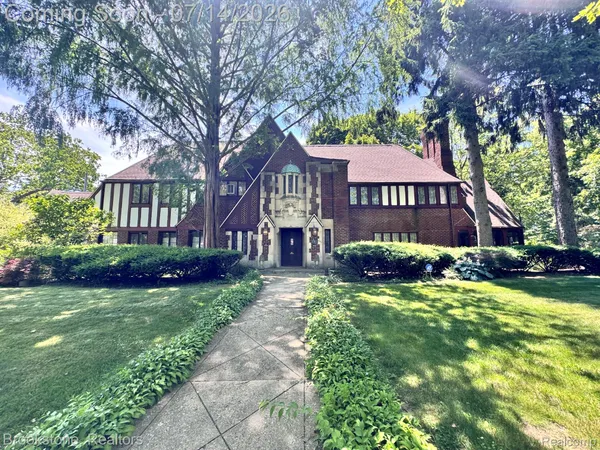 $624,900 | 1735 Lincolnshire Drive, Highland Park, MI 48203