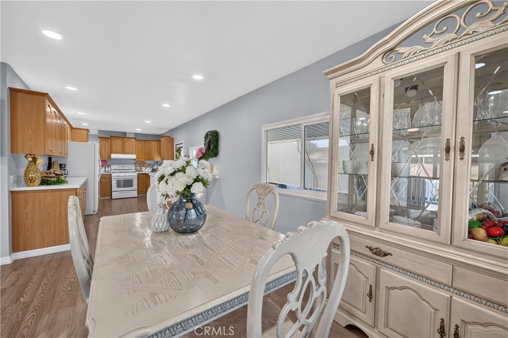 3700 Buchanan Street, Unit 72 Riverside, CA 92503 - Photo 7 of 41 Dining.