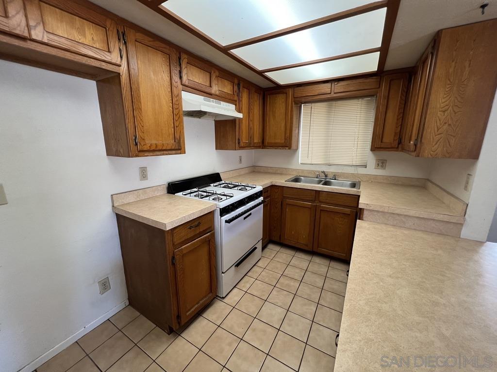 9032 Mac Lane Spring Valley, CA 91977 - Photo 4 of 16