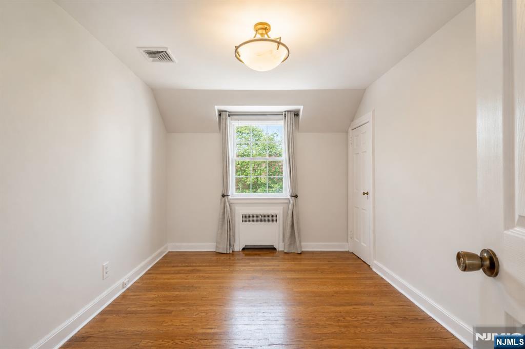 327 Chestnut Street Nutley, NJ 07110 - Photo 13 of 33