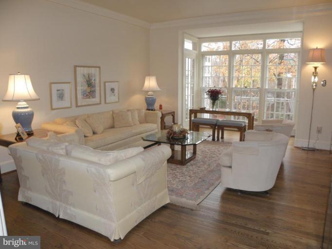 8042 Rising Ridge Road Bethesda, MD 20817 - Photo 8 of 23 Living Room