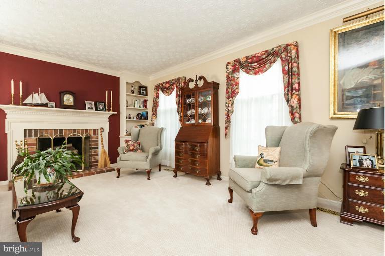 907 Metfield Road Baltimore, MD 21286 - Photo 6 of 26 Living Room
