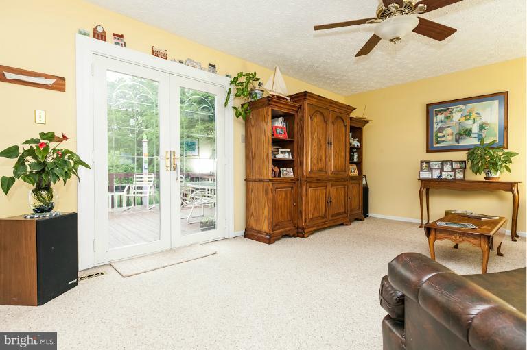 907 Metfield Road Baltimore, MD 21286 - Photo 10 of 26 Family Room