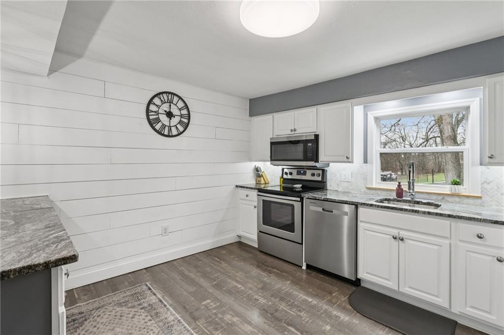 9 Rose Street Eighty Four, PA 15330 - Photo 12 of 33