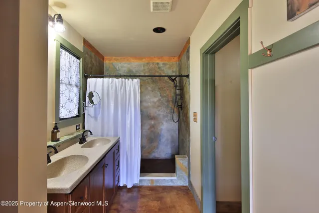 $995,000 | 10491 54 7/10 Road, Molina, CO 81646