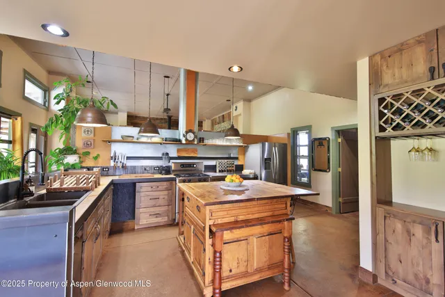 $995,000 | 10491 54 7/10 Road, Molina, CO 81646