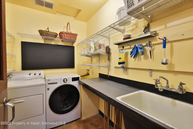 $995,000 | 10491 54 7/10 Road, Molina, CO 81646