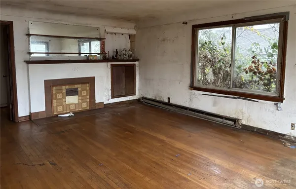 $775,000 | 9208 17th Avenue Southwest, Seattle, WA 98106