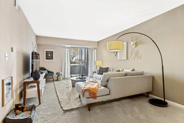 $1,699 | 1611 Westminster Drive, Unit 104, Naperville, IL 60563