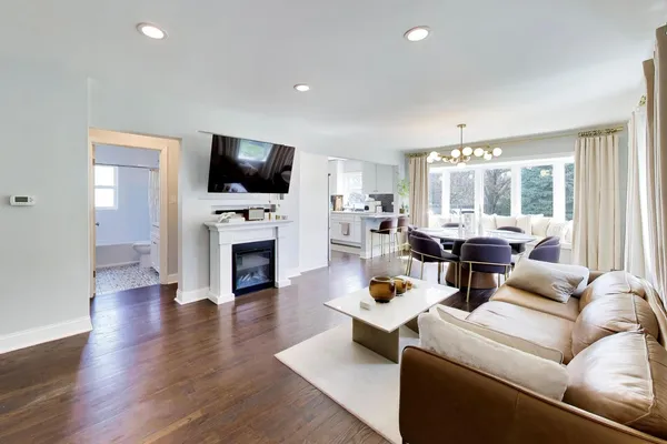 $815,000 | 339 North Emroy Avenue, Elmhurst, IL 60126
