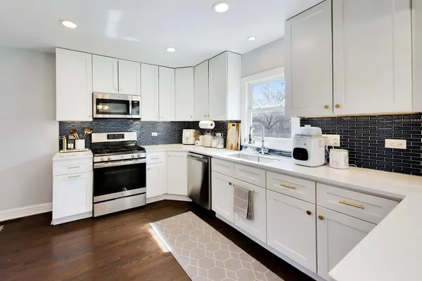 $815,000 | 339 North Emroy Avenue, Elmhurst, IL 60126