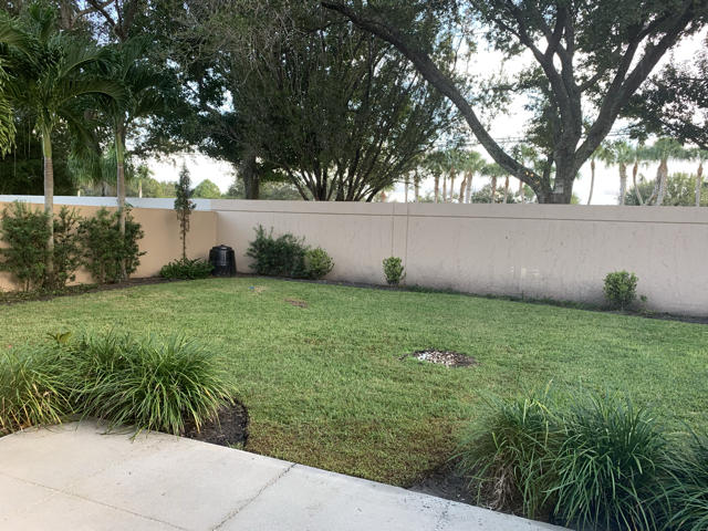 194 Hampton Place Jupiter, FL 33458 - Photo 12 of 12 Back Yard