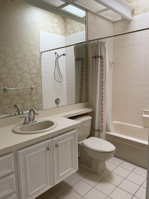 194 Hampton Place Jupiter, FL 33458 - Photo 9 of 12 2nd Bath