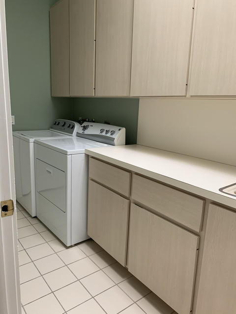 194 Hampton Place Jupiter, FL 33458 - Photo 10 of 12 Laundry Room