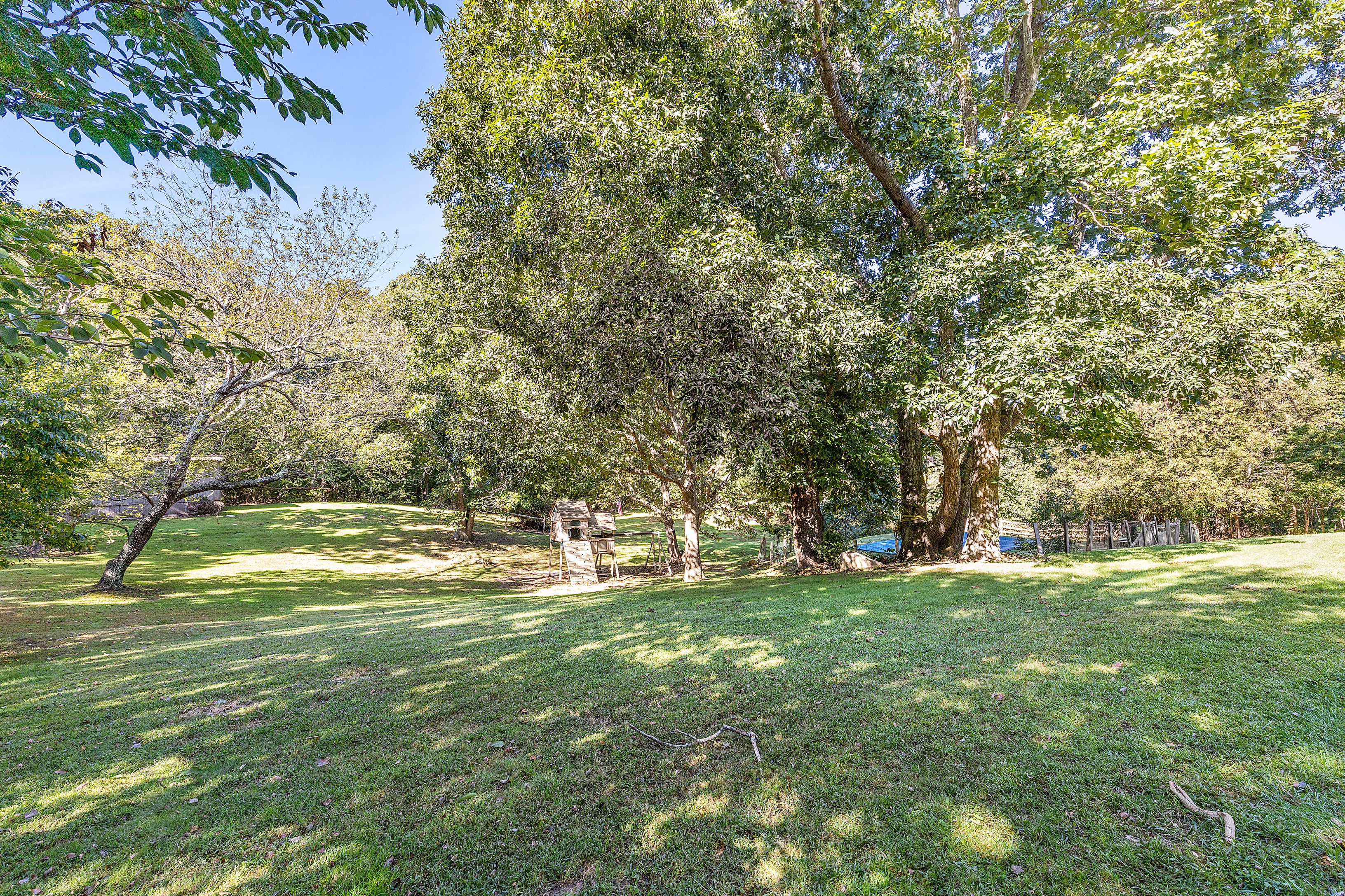 4 Bayberry Road Montauk, NY 11954 - Photo 25 of 29 a backyard of a house with lots of green space