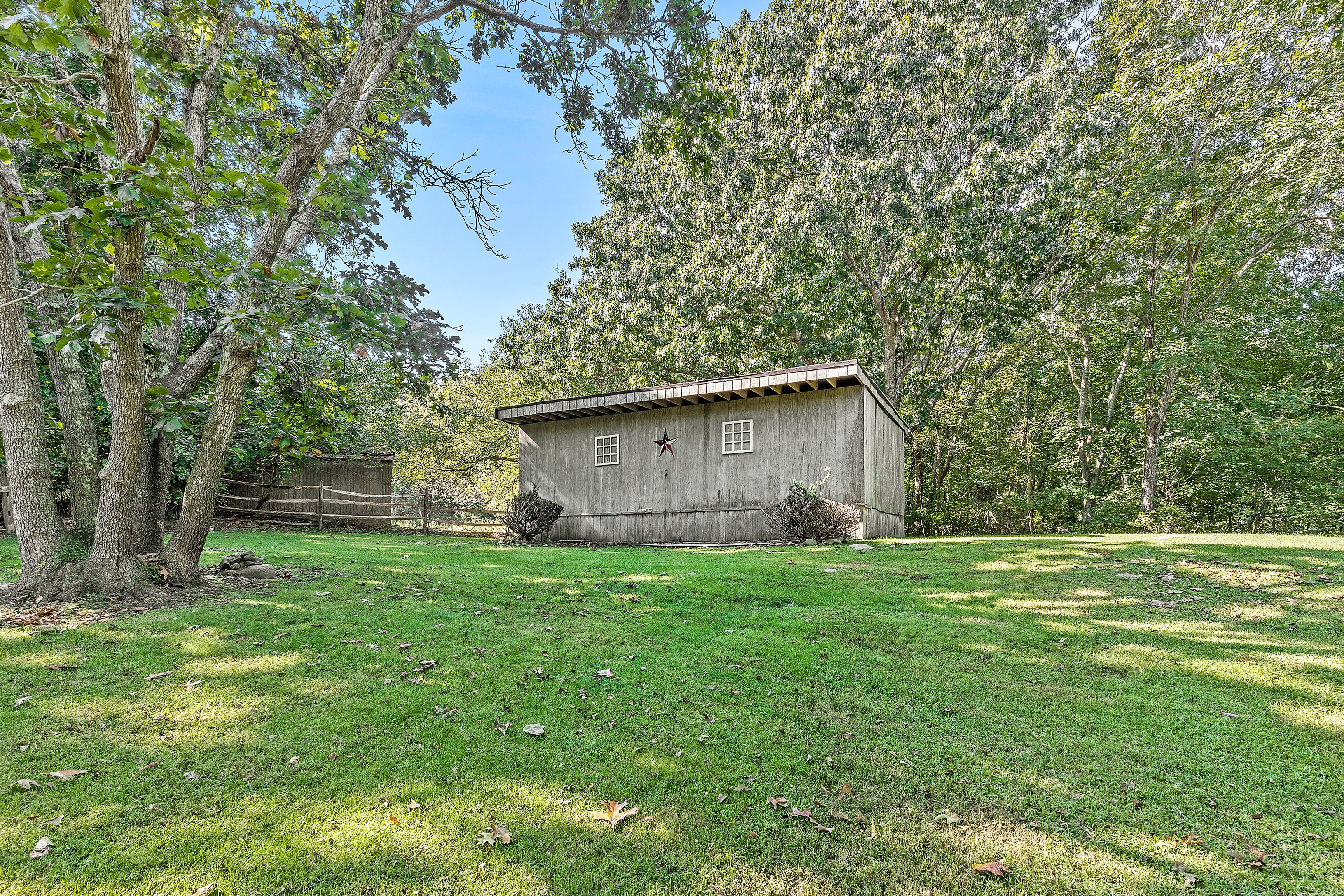 4 Bayberry Road Montauk, NY 11954 - Photo 26 of 29 a backyard of a house with lots of green space