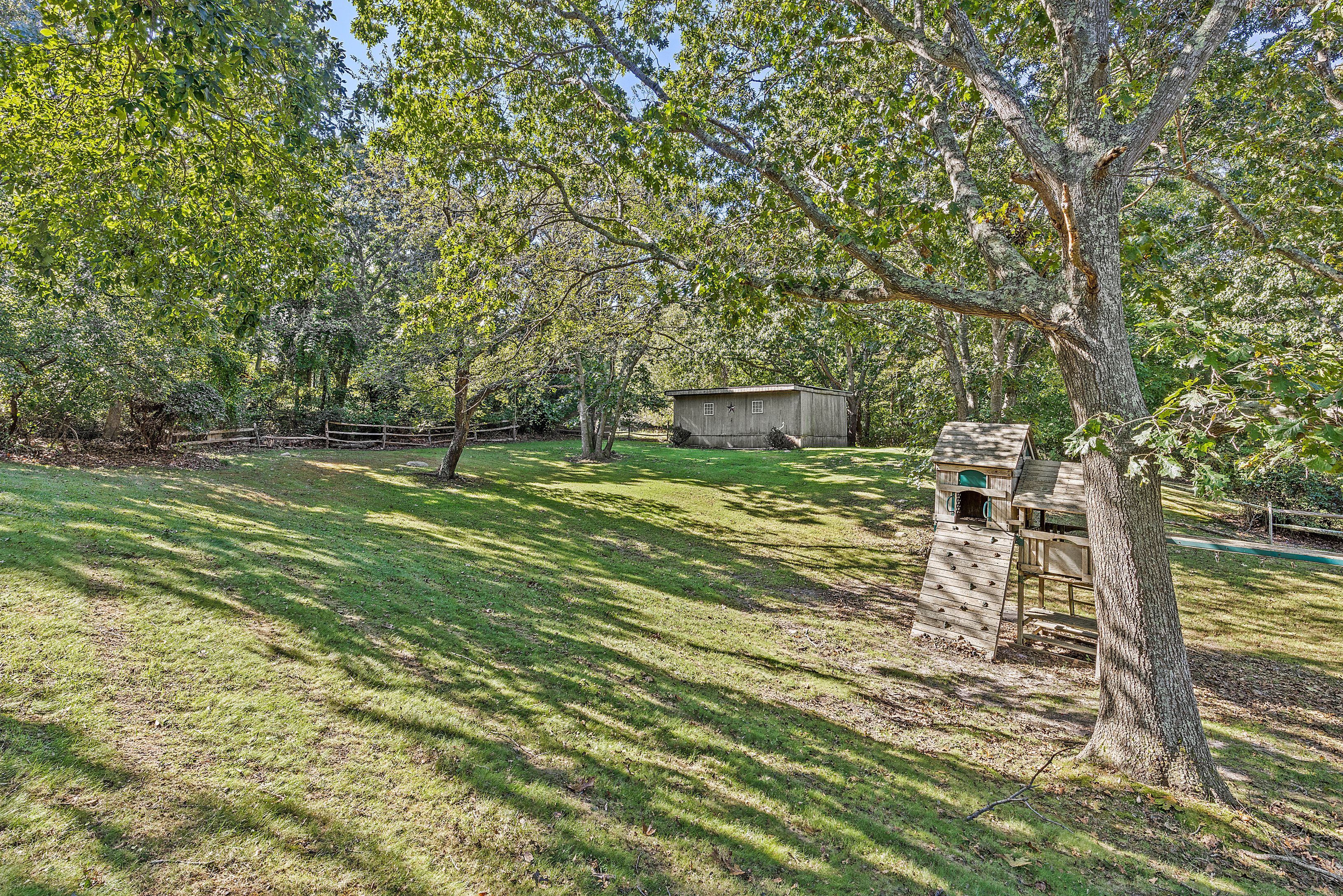 4 Bayberry Road Montauk, NY 11954 - Photo 27 of 29 a view of a backyard