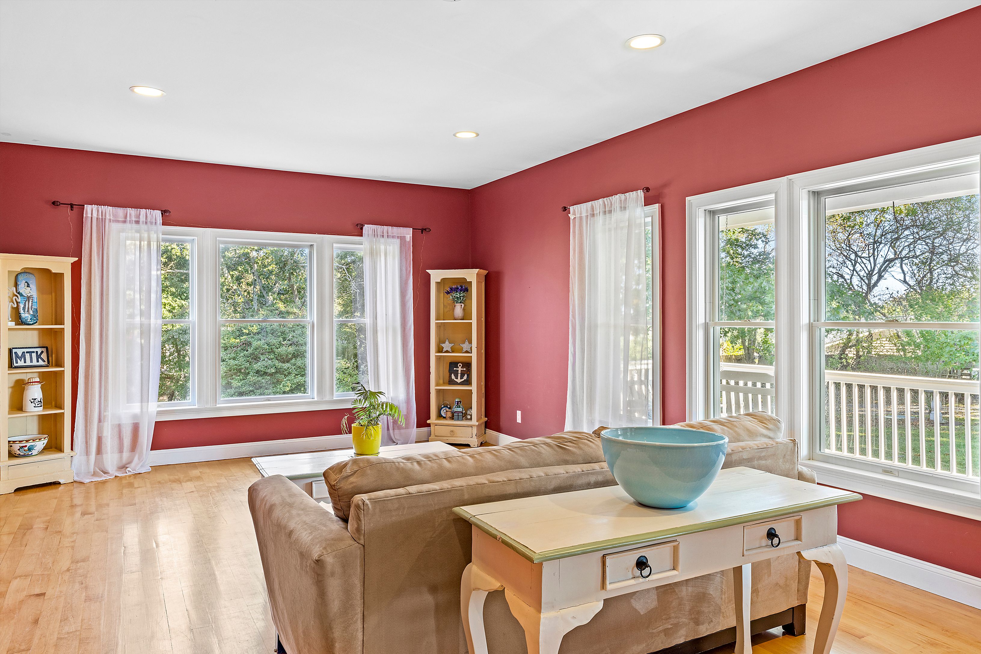 4 Bayberry Road Montauk, NY 11954 - Photo 8 of 29 a living room with furniture and a potted plant