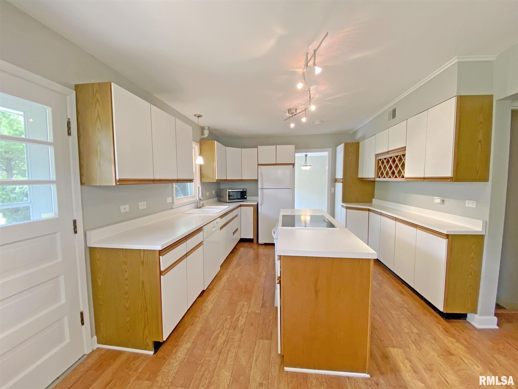 409 West Ridgemont Road Peoria, IL 61614 - Photo 12 of 30 Gallery Image 12