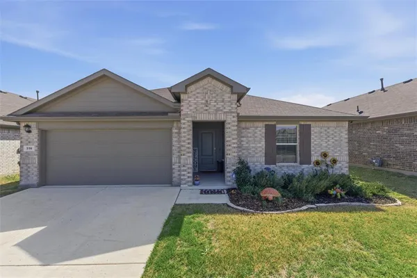 $303,500 | 316 Sculptors Crossing, Springtown, TX 76082