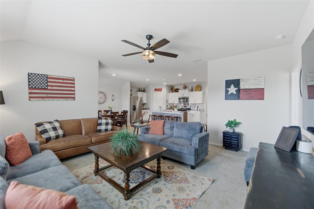 316 Sculptors Crossing Springtown, TX 76082 - Photo 13 of 19 a living room with furniture