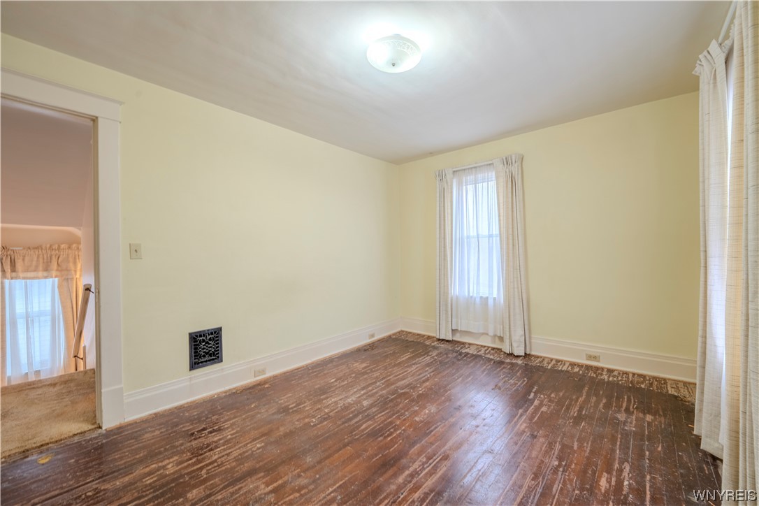 4031 Lewiston Road Niagara Falls, NY 14305 - Photo 25 of 42 Ample size and space