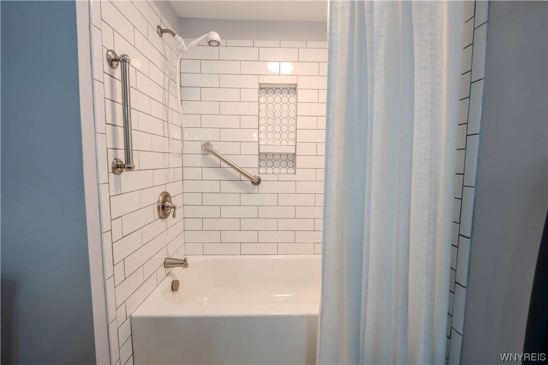 4031 Lewiston Road Niagara Falls, NY 14305 - Photo 31 of 42 Ceramic tile floors and neutral tones excellent li