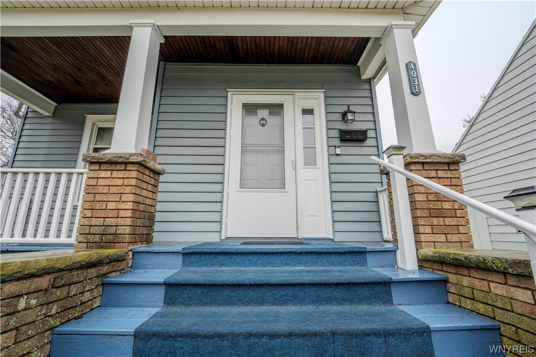 4031 Lewiston Road Niagara Falls, NY 14305 - Photo 4 of 42 Maintenance free siding