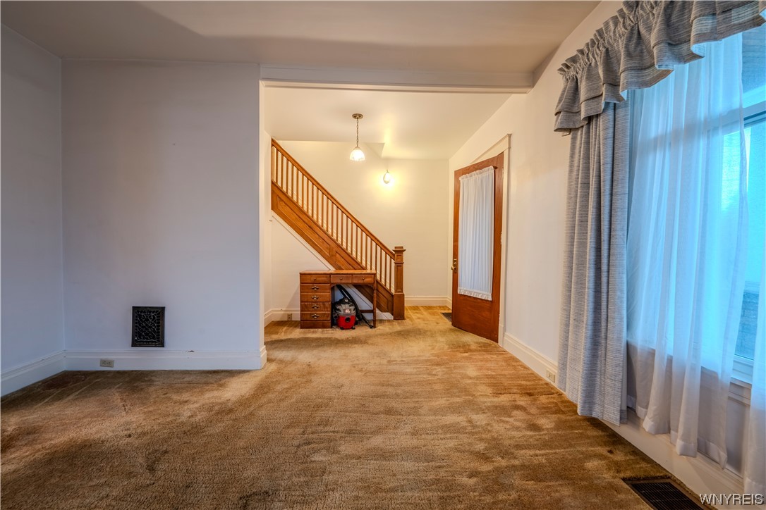 4031 Lewiston Road Niagara Falls, NY 14305 - Photo 9 of 42 New windows great amount of light