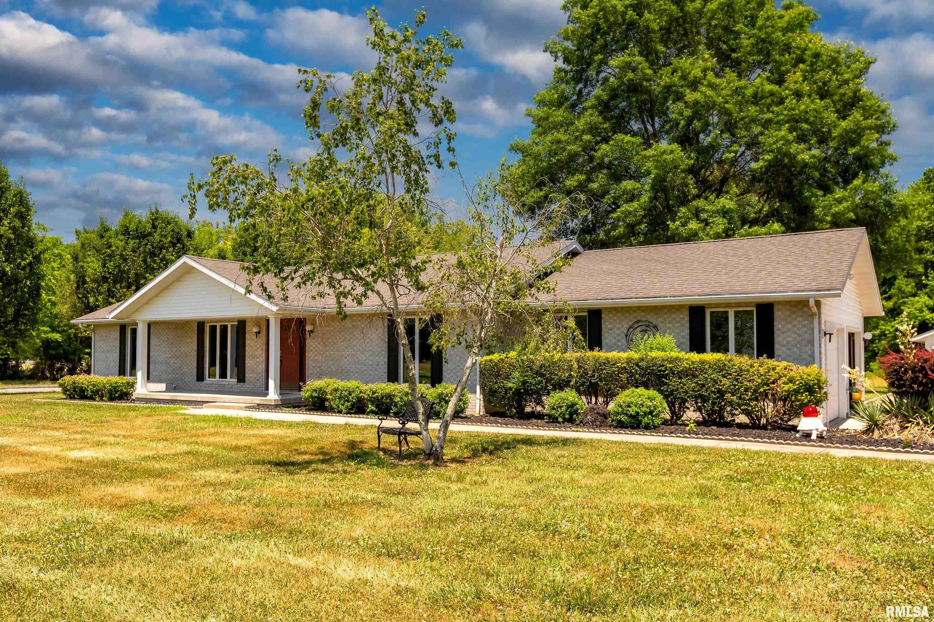 207 Bob A Rosa Avenue Murphysboro, IL 62966 - Photo 2 of 33