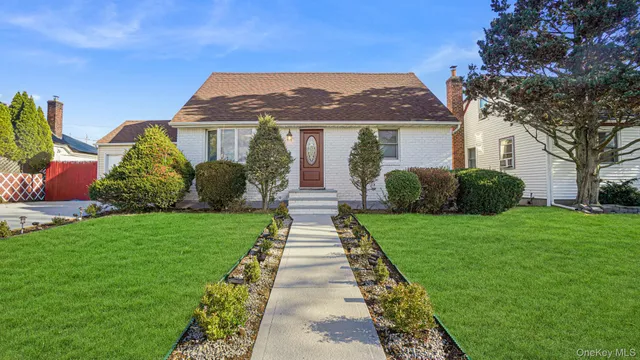 $989,000 | 21 Linden Boulevard, Hicksville, NY 11801