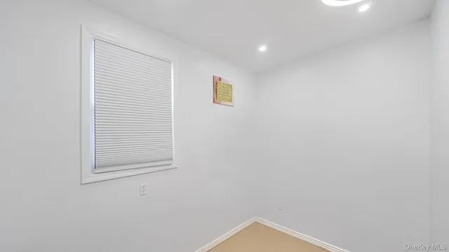 a view of front of a house with a yard