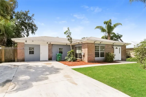 $2,310 | 438 Southeast Streamlet Avenue, Port St. Lucie, FL 34983