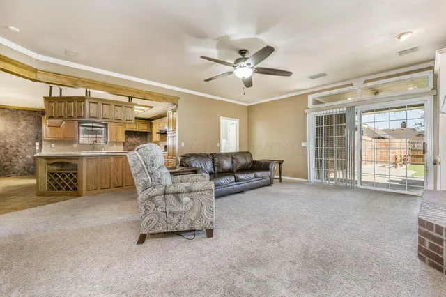 a view of livingroom with furniture