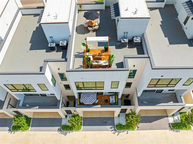 $899,000 | 610 North Oak Cliff Boulevard, Unit 204, Dallas, TX 75208