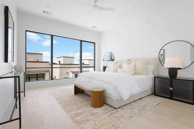 $899,000 | 610 North Oak Cliff Boulevard, Unit 204, Dallas, TX 75208