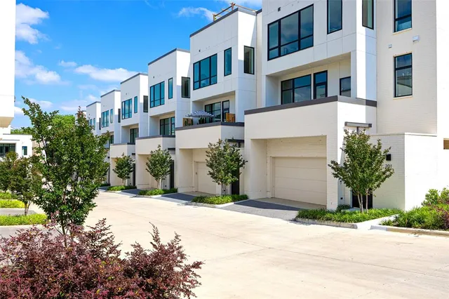$899,000 | 610 North Oak Cliff Boulevard, Unit 204, Dallas, TX 75208