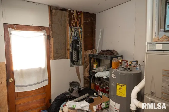 $60,000 | 140 Tanner Street, Louisville, IL 62858