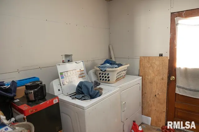 $60,000 | 140 Tanner Street, Louisville, IL 62858