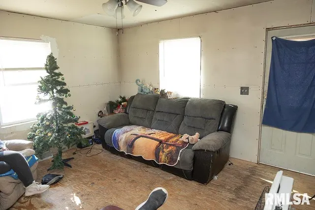 $60,000 | 140 Tanner Street, Louisville, IL 62858