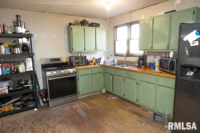 $60,000 | 140 Tanner Street, Louisville, IL 62858