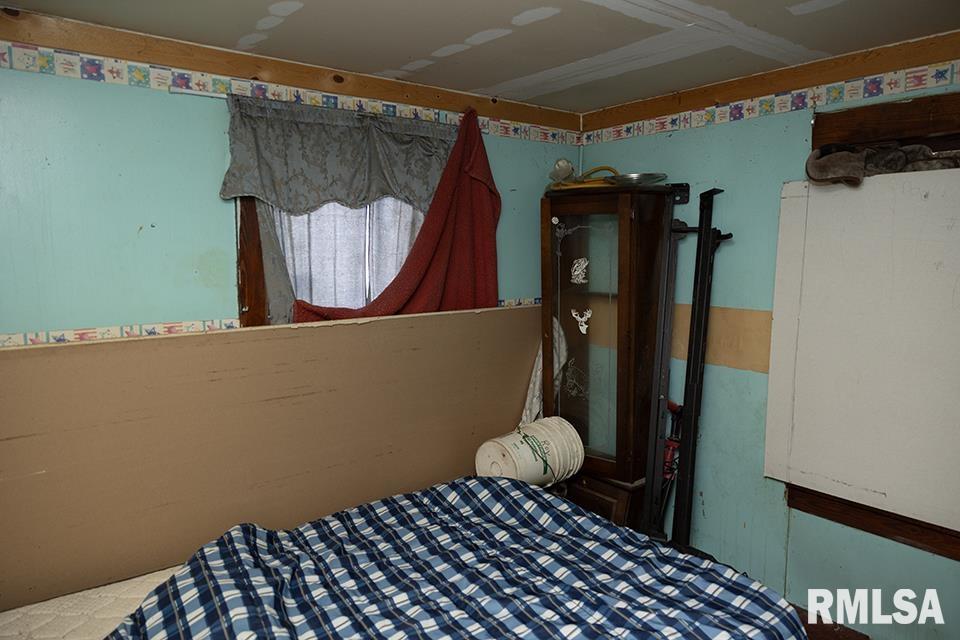 140 Tanner Street Louisville, IL 62858 - Photo 10 of 13